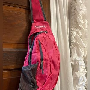 Suyzufly kidney shaped backpack NWOT